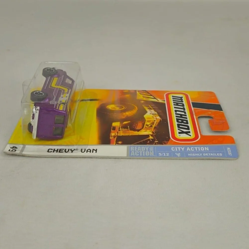 Matchbox 1975 Chevy Van #49 Purple‎ MINT NIB (K246)